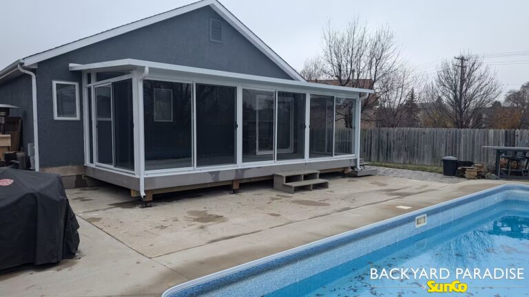 White studio sunroom in Fort Richmond, Winnipeg